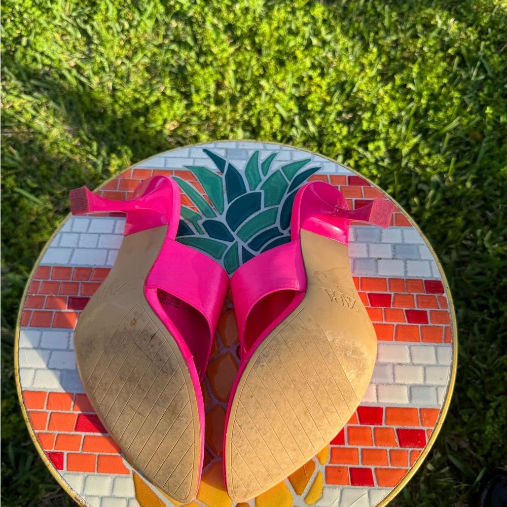 Gently worn Satin effect high heeled sandals with toe post. Hot pink. - Picture 5 of 5